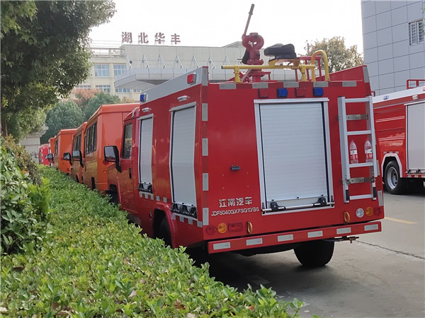 四驅(qū)消防車(chē)